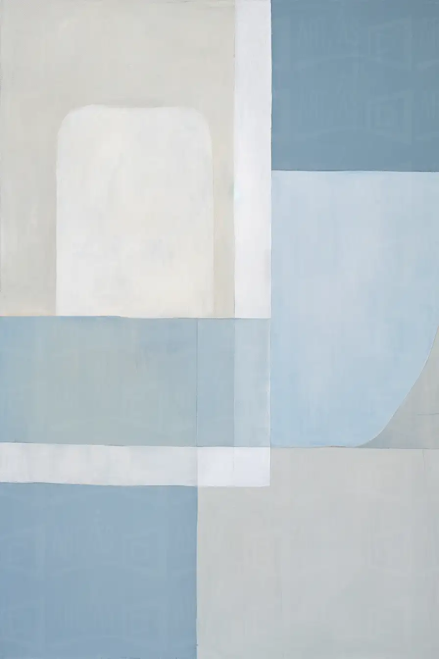 Composición abstracta con formas geométricas en tonos azules y blancos. | CUADROS DE ATREZZO PARA CINE Y PUBLICIDAD